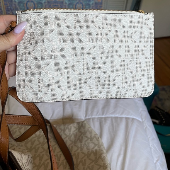 MK Bag with matching Wallet - Picture 5 of 6